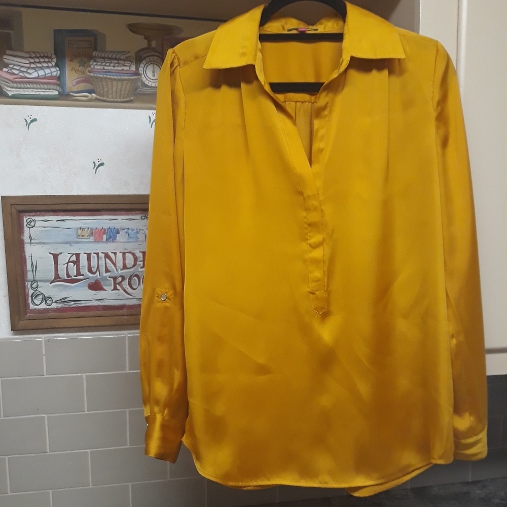 VINCE CAMUTO | Long Sleeve V-neck Collared Blouse